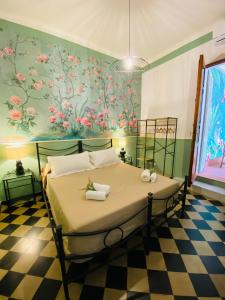 a bedroom with a bed with a floral wall at Blom apartments in Pisa