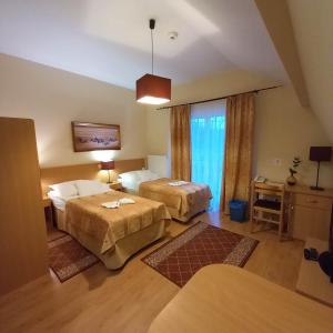 Postel nebo postele na pokoji v ubytování Kata Panzió + 33 fotografií
