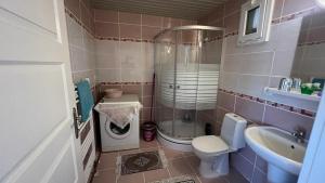 Salle de bains dans l'établissement Yıldızlı small house