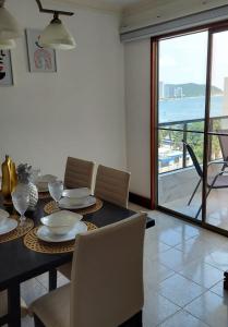 a dining room with a table and a view of the ocean at Apartamento Vista azul rodadero Laureles 801 in Rodadero