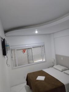 Ένα ή περισσότερα κρεβάτια σε δωμάτιο στο HOTEL ECONOMICO - 150m Santa Casa, Prox Assembleia e UFRGS