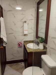 a bathroom with a toilet and a sink at Apartamento Vista azul rodadero Laureles 801 in Rodadero
