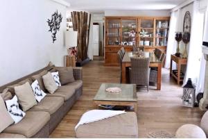 a living room with a couch and a table at Magnifique villa golf du Touquet in Le Touquet-Paris-Plage