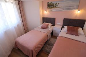 Postel nebo postele na pokoji v ubytování Apartmani Bilokapić Primošten + 37 fotografií
