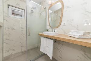 Ένα μπάνιο στο Apartments Mirna Center & Beach +41 φωτογραφίες