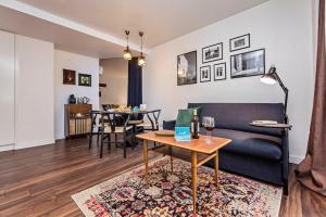 a living room with a couch and a table at Sweet Inn Plaza Espana Fira in Barcelona