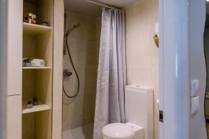 Et badeværelse på Maestro suite + 4 billeder