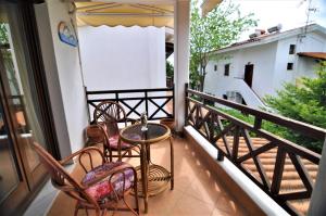 A balcony or terrace at Zennova #23 Nikiti Family Green Nest