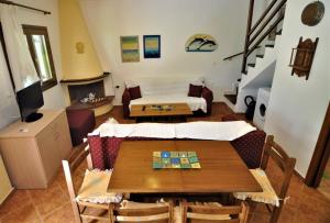 A seating area at Zennova #23 Nikiti Family Green Nest