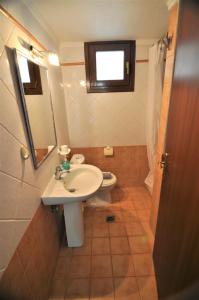 A bathroom at Zennova #23 Nikiti Family Green Nest Még 16 kép
