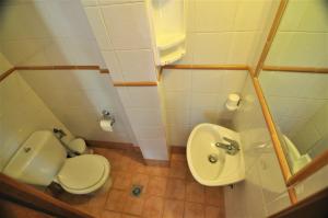 A bathroom at Zennova #23 Nikiti Family Green Nest