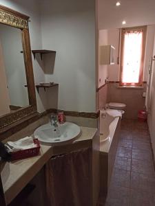 a bathroom with a sink and a tub and a toilet at Simply Home in Novara