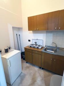 A kitchen or kitchenette at Marilù