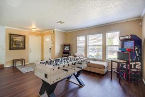 Η αίθουσα παιχνιδιών του San Antonio Home with Private Hot Tub and Pool!