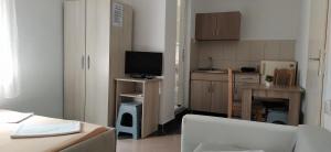 a room with a kitchen and a living room at Apartmani Nino in Star Dojran