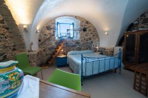 a bedroom with a bed and a table and chairs at U Catoiu in Scilla