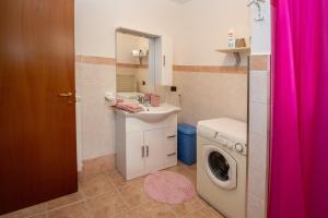 Ένα μπάνιο στο Flora house