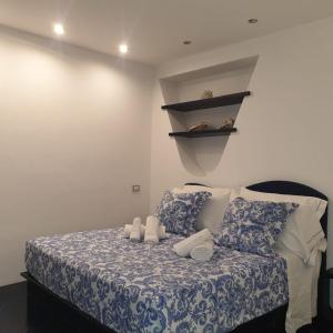 A bed or beds in a room at Residenza Mare di Sotto Sorrento