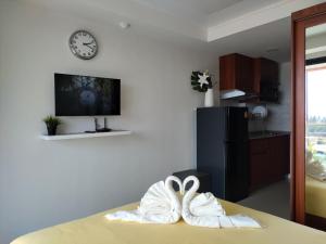 a room with a table with a clock on the wall at Heavenly place 777 on Mai Khao in Ban Mai Salae