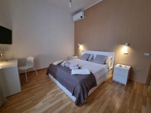 a bedroom with a large bed with towels on it at Sa domu de su beciu in Cagliari