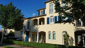 a large white house with blue shutters at Strandküsschen in Kühlungsborn