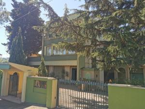 a house with a fence in front of it at L'Anfora in Montesilvano