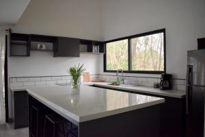 Cucina o angolo cottura di Blue Window Boutique Villas Hotel
