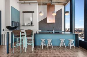 A kitchen or kitchenette at Avra Stylish Apartments Prime West Loop Location Near Union Park