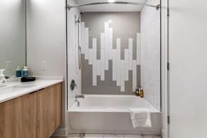 A bathroom at Avra Stylish Apartments Prime West Loop Location Near Union Park
