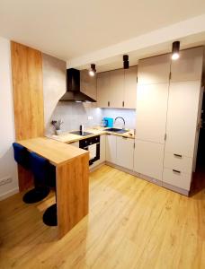 Kuchyňa alebo kuchynka v ubytovaní NeoApartments Lotnicza