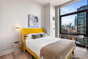 A bed or beds in a room at Avra Stylish Apartments Prime West Loop Location Near Union Park