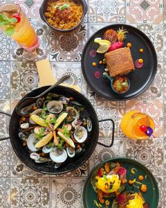 Φαγητό σε αυτό το ξενοδοχείο ή κάπου εκεί κοντά