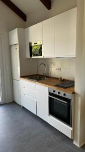 A kitchen or kitchenette at Cortijo las Cabrerizas