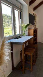 A television and/or entertainment centre at Cortijo las Cabrerizas