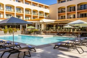 Бассейн в Holiday Inn Perpignan by IHG или поблизости