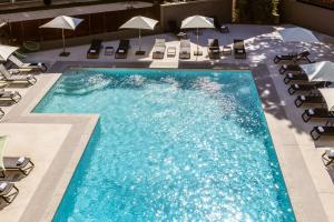 Бассейн в Holiday Inn Perpignan by IHG или поблизости