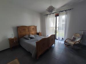 Postel nebo postele na pokoji v ubytování Stone Way Apartment