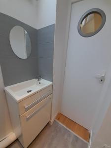Kúpeľňa v ubytovaní Manifique T1 centre ville Saint-Leu 2 pers WIFI