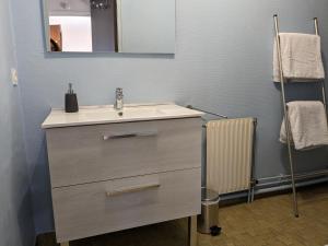 Fotografie z fotogalerie ubytování Appartement Le Louis Dort au calme v destinaci Équemauville + 28 fotografií