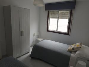 Łóżko lub łóżka w pokoju w obiekcie Vivienda en el casco histórico de Baiona