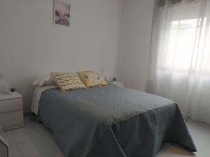 Łóżko lub łóżka w pokoju w obiekcie Vivienda en el casco histórico de Baiona