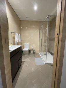 Ένα μπάνιο στο Fátima Apartment - 1min Santuário +36 φωτογραφίες