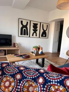 Televízia a/alebo spoločenská miestnosť v ubytovaní PEPITES BASTIAISES PIAZZA D'A Appartement Roof Top Vue mer