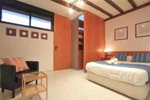 Säng eller sängar i ett rum på Apartamentos Inside Alhacaba