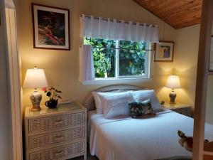 Paradise Cottage at Anthurium Hale客房内的一张或多张床位
