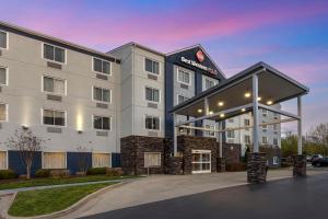 eine Darstellung eines Hotels auf der Vorderseite des Gebäudes in der Unterkunft Best Western Plus Nashville Airport Hotel - BNA in Nashville