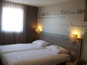 Tempat tidur dalam kamar di ibis Styles Vierzon