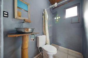 Uma casa de banho em Cambuca Surf Skate