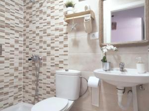A bathroom at La casita