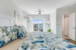 a bedroom with a bed with a blue and white bedspread at Keys to Happiness in Marathon +28 photos